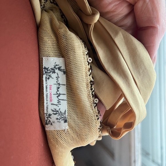 Free people gold sequin dress never worn- runs small XL - Picture 2 of 4